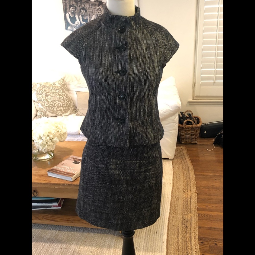 Short-sleeve suit!